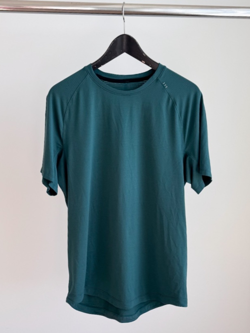 Lululemon License To Train Short Sleeve Shirt Men’s 20.75X28.5 Green